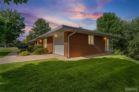4 Chapel Ct, Collinsville, IL 62234