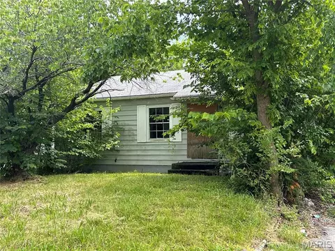 442 Cameron Rd, Saint Louis, MO 63137