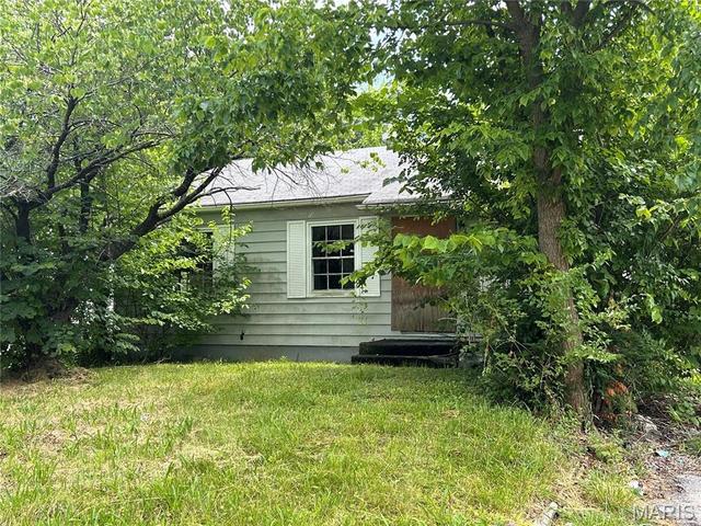 442 Cameron Rd, Saint Louis, MO 63137