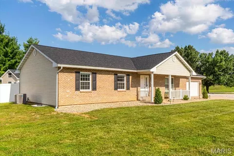 Exterior - 100 N Cedar Bluff Dr, Valmeyer, IL 62295 photo 3 of 9