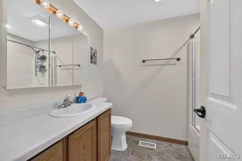 Bath - 100 N Cedar Bluff Dr, Valmeyer, IL 62295 photo 3 of 3