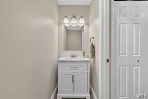Bath - 100 N Cedar Bluff Dr, Valmeyer, IL 62295 photo 1 of 3
