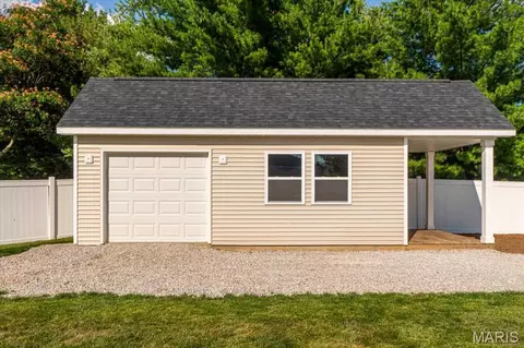 Exterior - 100 N Cedar Bluff Dr, Valmeyer, IL 62295 photo 8 of 9