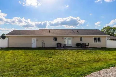 Exterior - 100 N Cedar Bluff Dr, Valmeyer, IL 62295 photo 5 of 9