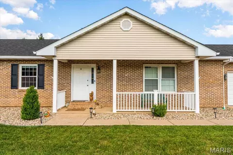 Exterior - 100 N Cedar Bluff Dr, Valmeyer, IL 62295 photo 2 of 9