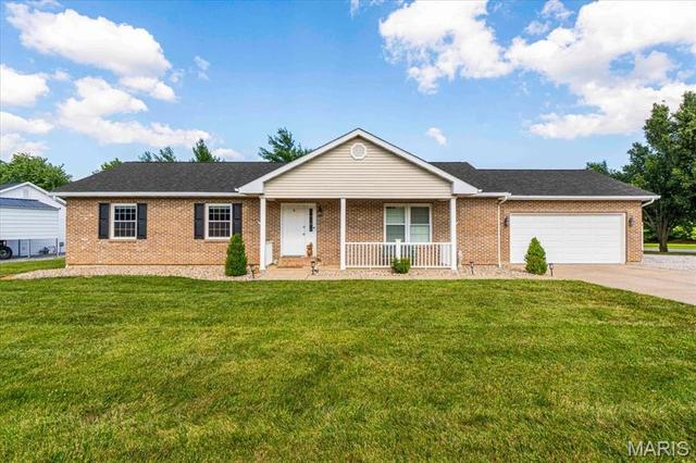100 N Cedar Bluff Dr, Valmeyer, IL 62295