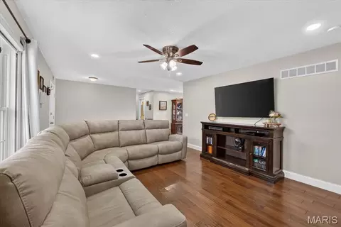Entry Way - 100 N Cedar Bluff Dr, Valmeyer, IL 62295 photo 1 of 2