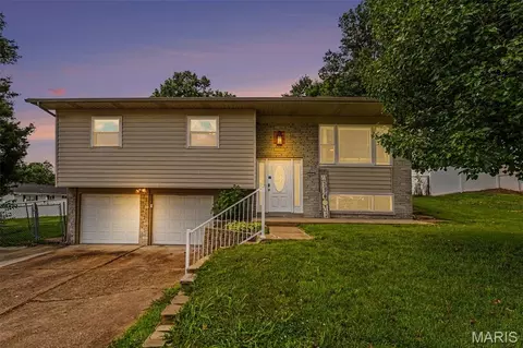 2643 Georgia Dr, Arnold, MO 63010