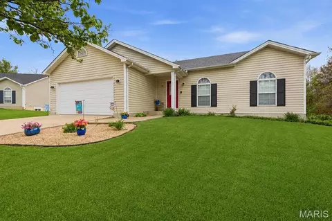 711 Worthington Dr, Warrenton, MO 63383