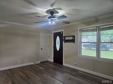 Living - 601 Harry Dr, Dexter, MO 63841 photo 2 of 2