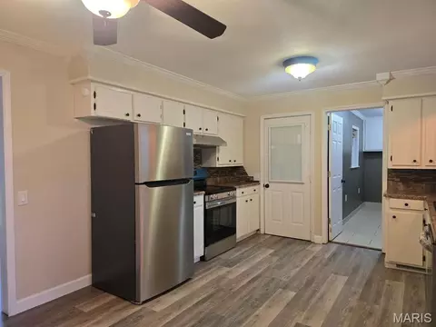Kitchen - 601 Harry Dr, Dexter, MO 63841 photo 2 of 3