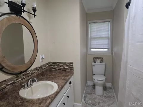 Bath - 601 Harry Dr, Dexter, MO 63841 photo 2 of 2