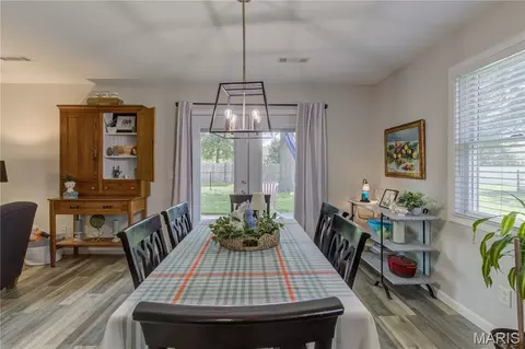 Dining - 1010 Pine St, Sikeston, MO 63801 photo 3 of 3