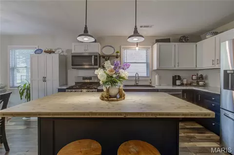 Kitchen - 1010 Pine St, Sikeston, MO 63801 photo 1 of 4