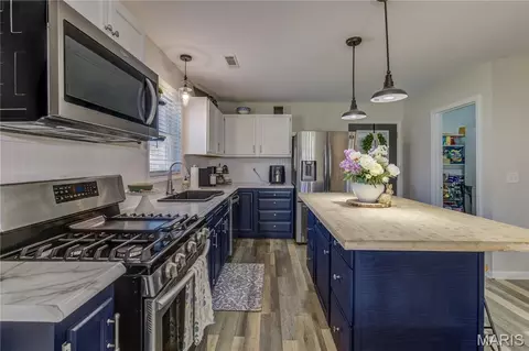 Kitchen - 1010 Pine St, Sikeston, MO 63801 photo 2 of 4