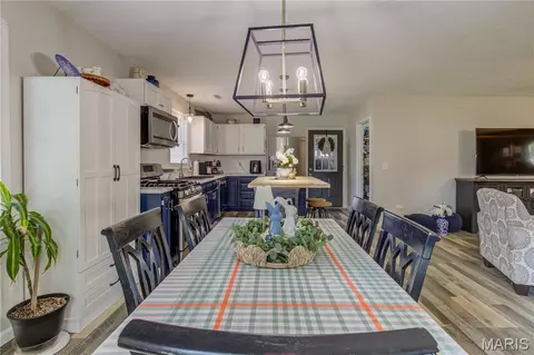 Dining - 1010 Pine St, Sikeston, MO 63801 photo 2 of 3