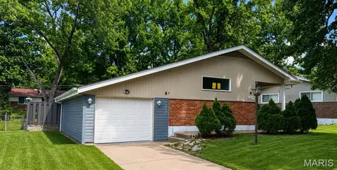 9922 Lanier Dr, Moline Acres, MO 63136