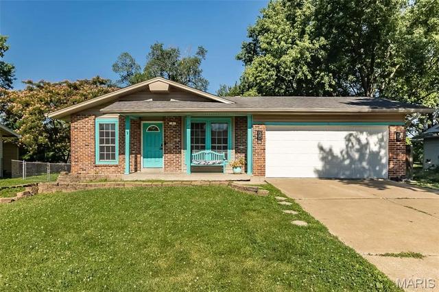 17 Oak Knoll Dr, Saint Peters, MO 63376