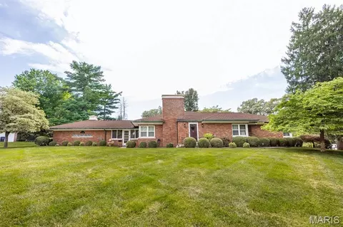 343 Park Dr, Belleville, IL 62226