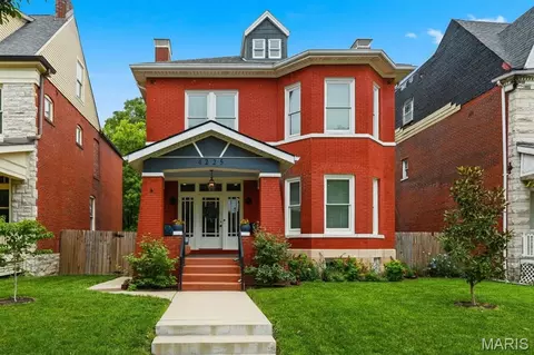 4225 Maryland Ave, Saint Louis, MO 63108
