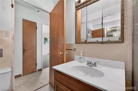 Bath - 7 Wayne St, Saint Charles, MO 63301 photo 2 of 4
