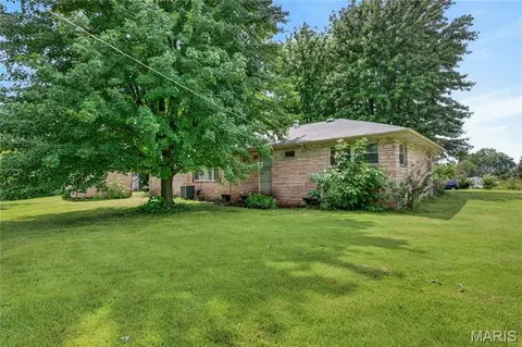 Exterior - 7 Wayne St, Saint Charles, MO 63301 photo 8 of 9