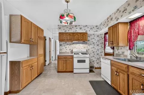 Kitchen - 7 Wayne St, Saint Charles, MO 63301 photo 2 of 7