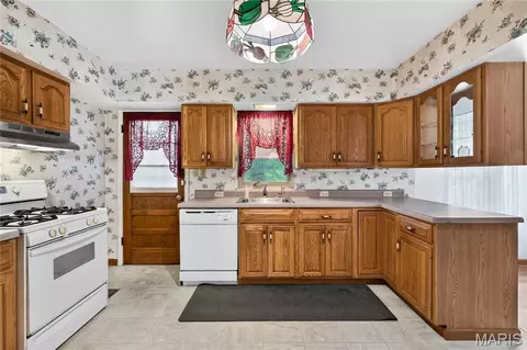 Kitchen - 7 Wayne St, Saint Charles, MO 63301 photo 7 of 7