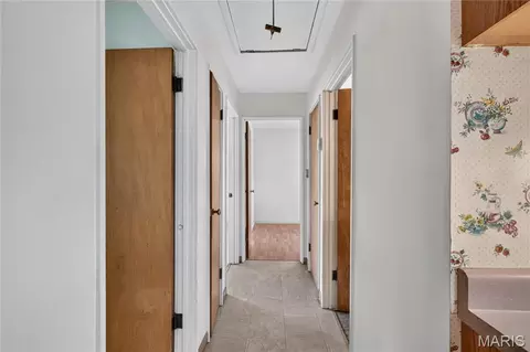 Entry Way - 7 Wayne St, Saint Charles, MO 63301 photo 2 of 3