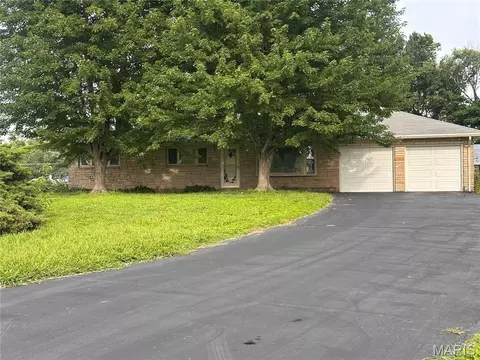 7 Wayne St, Saint Charles, MO 63301
