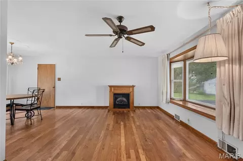 Living - 7 Wayne St, Saint Charles, MO 63301 photo 3 of 5