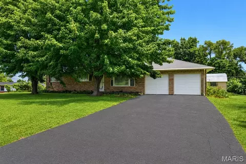 7 Wayne St, Saint Charles, MO 63301