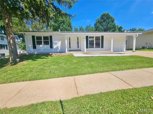 274 Cedar Village Ct, Ballwin, MO 63021