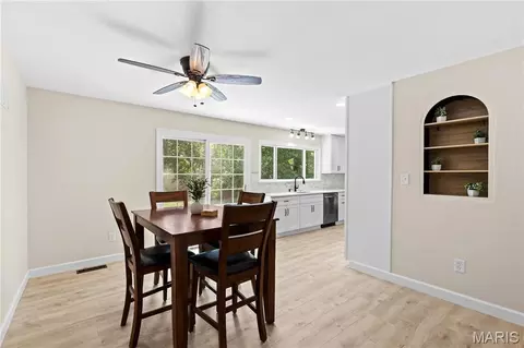 Dining - 274 Cedar Village Ct, Ballwin, MO 63021 photo 2 of 4