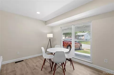 Dining - 274 Cedar Village Ct, Ballwin, MO 63021 photo 1 of 4