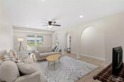 Living - 274 Cedar Village Ct, Ballwin, MO 63021 photo 1 of 1