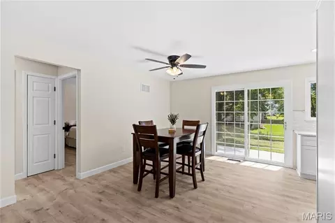 Dining - 274 Cedar Village Ct, Ballwin, MO 63021 photo 3 of 4