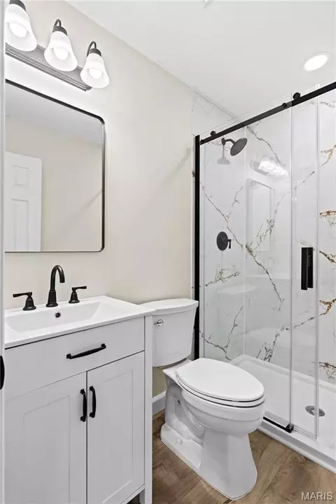 Bath - 274 Cedar Village Ct, Ballwin, MO 63021 photo 1 of 3