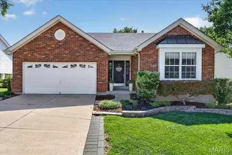 918 Claybend Dr, Ballwin, MO 63011
