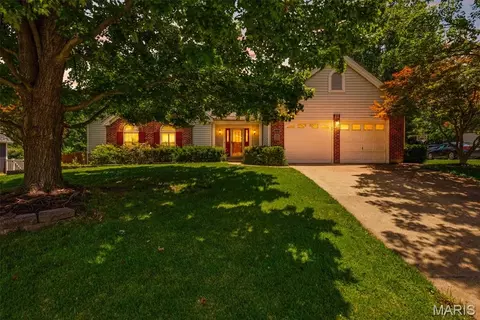 7811 Grantwood Oaks Ct, Saint Louis, MO 63123