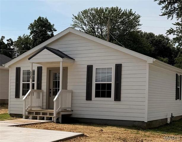 605 Court St, Bloomfield, MO 63825