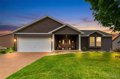 1718 Highgrove Dr, O'fallon, MO 63366