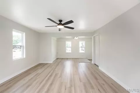 Living - 229 W Thomas St, Roxana, IL 62084 photo 1 of 3
