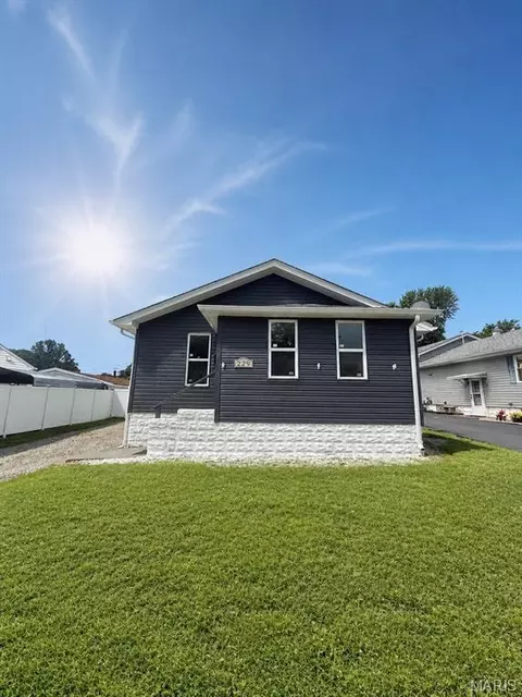 Other - 229 W Thomas St, Roxana, IL 62084 photo 2 of 5