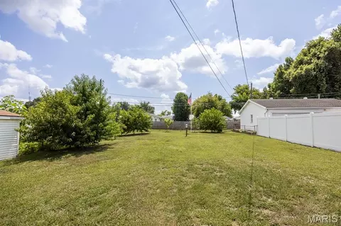 Exterior - 229 W Thomas St, Roxana, IL 62084 photo 5 of 5
