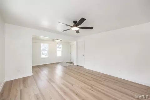 Living - 229 W Thomas St, Roxana, IL 62084 photo 2 of 3