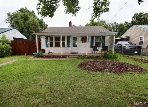 123 Cedar Crest Dr, Lebanon, MO 65536
