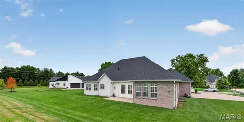 Exterior - 1693 Lancaster Dr, O'fallon, IL 62269 photo 6 of 9