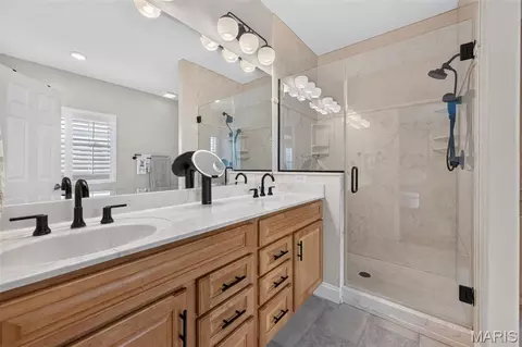 Bath - 1693 Lancaster Dr, O'fallon, IL 62269 photo 2 of 6