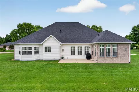 Exterior - 1693 Lancaster Dr, O'fallon, IL 62269 photo 7 of 9